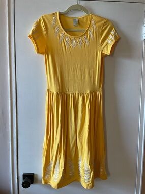 sahalie Yellow Short-Sleeve Embroidered Dress